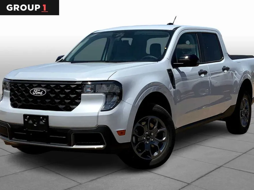 2025 Ford Maverick XLT photo 1