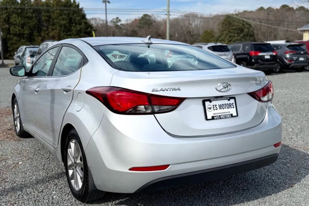 2015 Hyundai Elantra SE photo 1