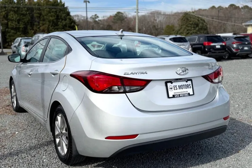 2015 Hyundai Elantra SE photo 1