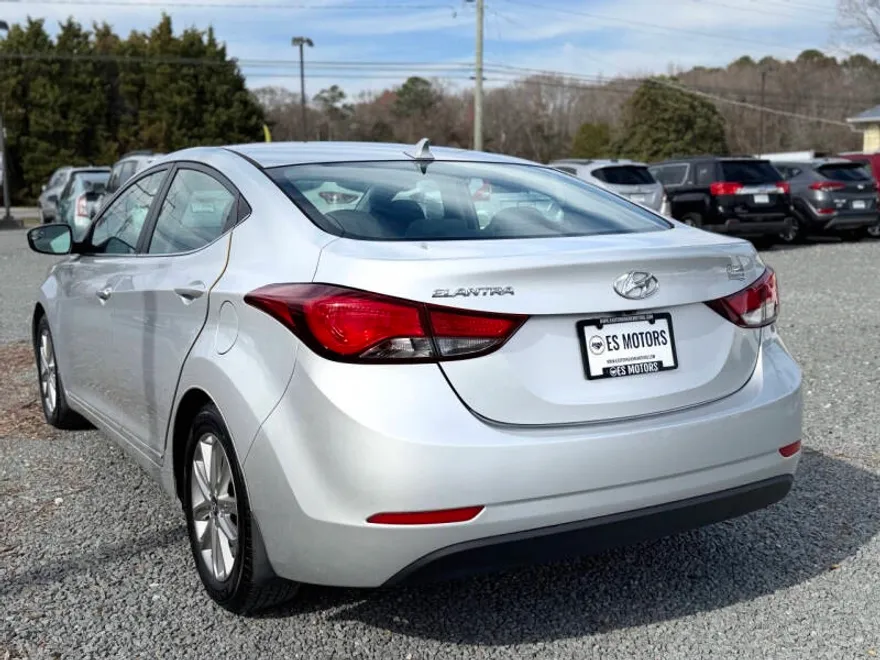 2015 Hyundai Elantra SE photo 1