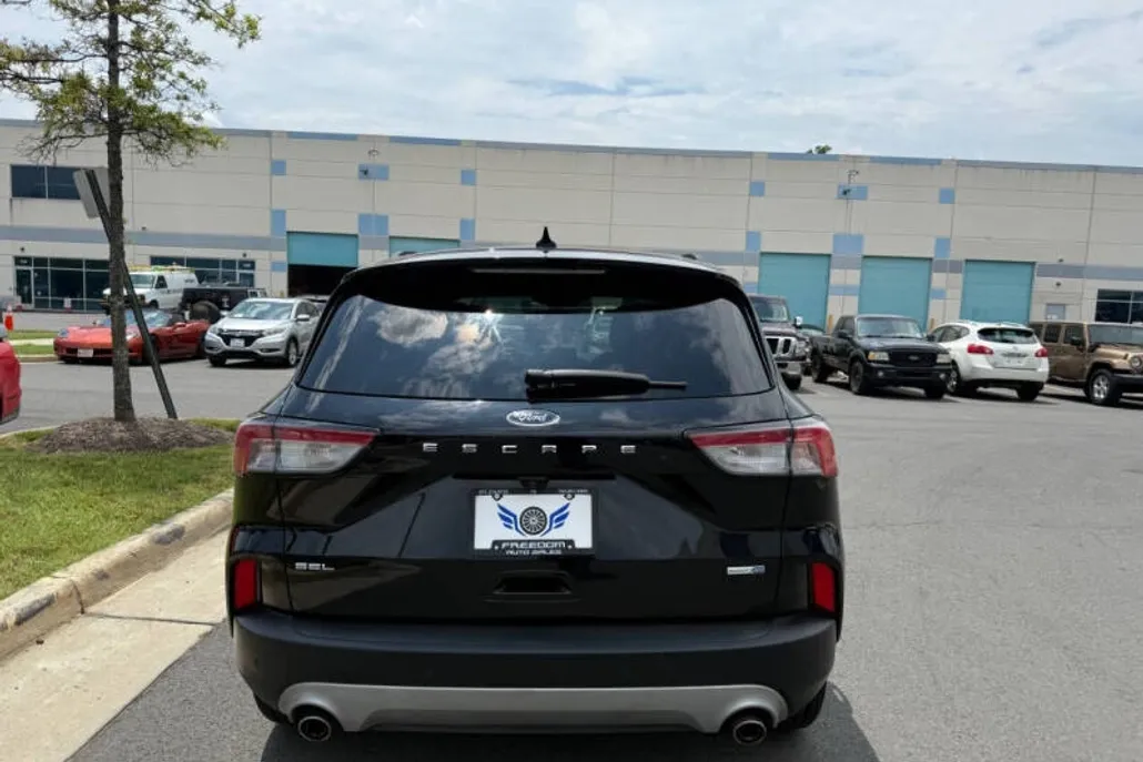 2020 Ford Escape SEL photo 1