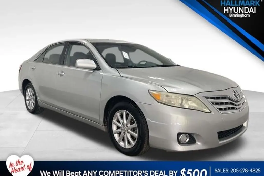 2011 Toyota Camry XLE photo 1