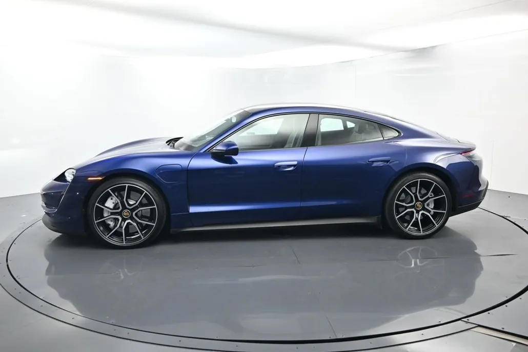 2022 Porsche Taycan Base photo 1
