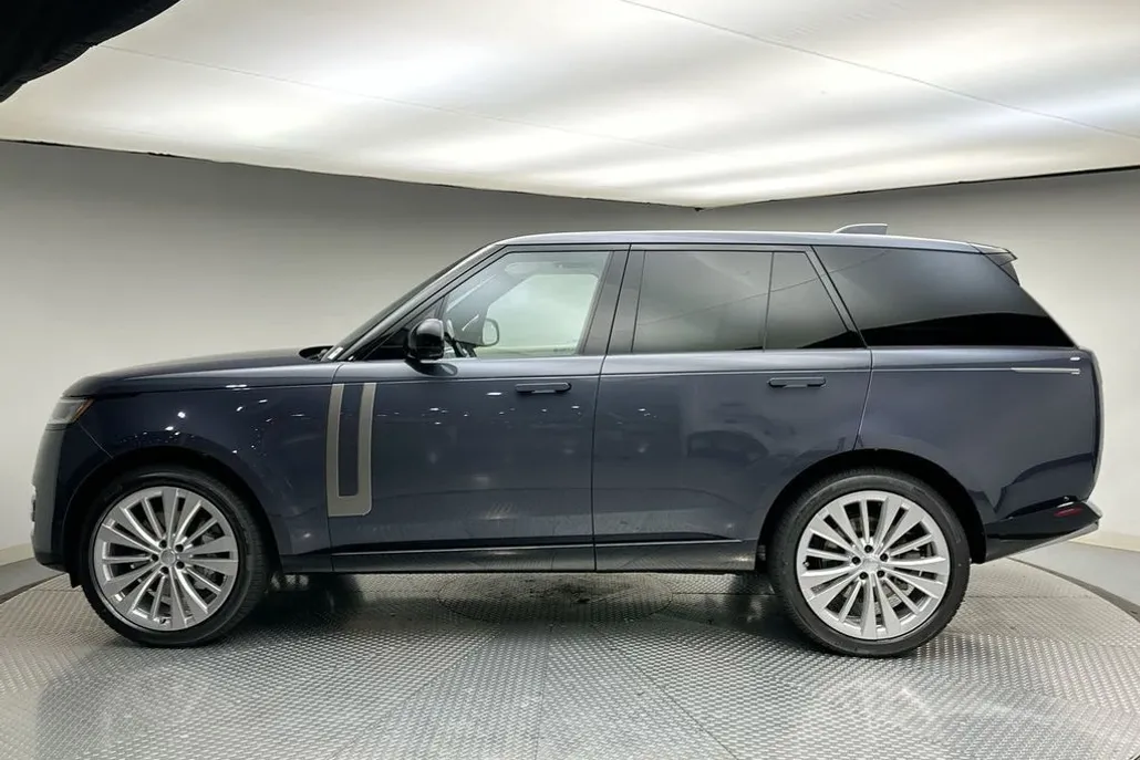 2025 Land Rover Range Rover SE photo 1