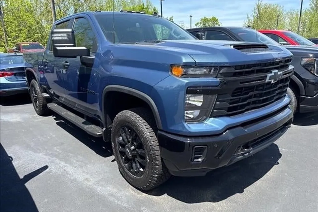 2025 Chevrolet Silverado 2500HD Custom photo 1