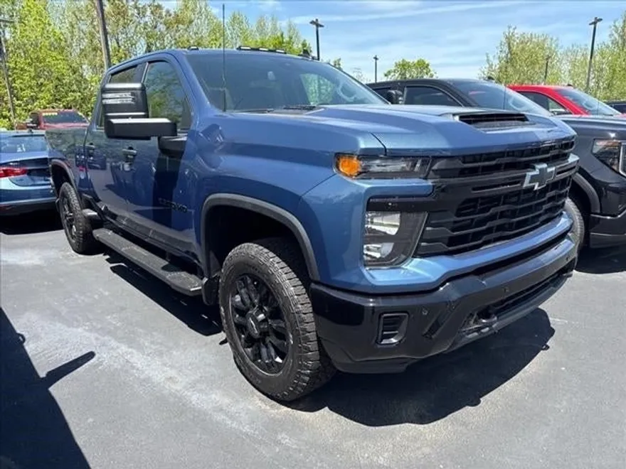 2025 Chevrolet Silverado 2500HD Custom photo 1