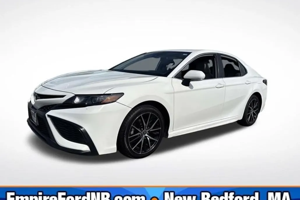 2024 Toyota Camry SE photo 1