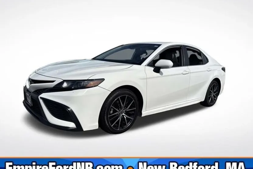 2024 Toyota Camry SE photo 1