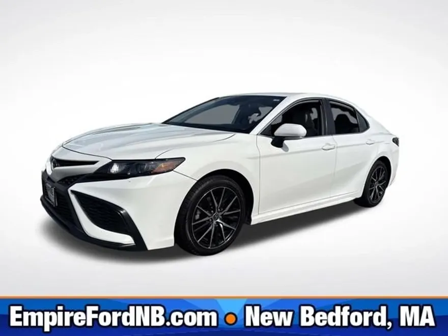 2024 Toyota Camry SE photo 1
