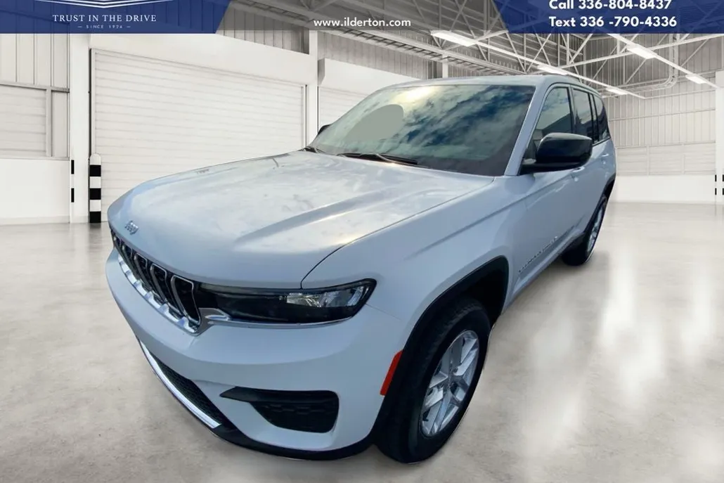 2025 Jeep Grand Cherokee Laredo photo 1