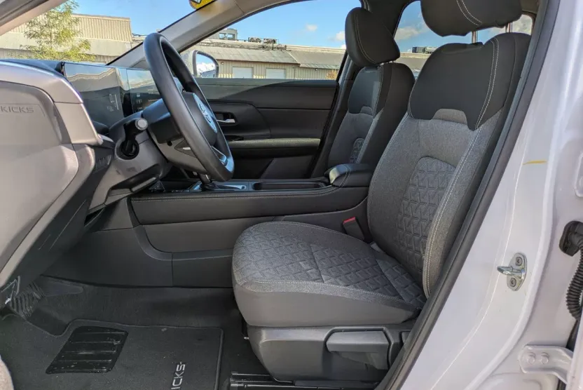 2025 Nissan Kicks SV photo 1