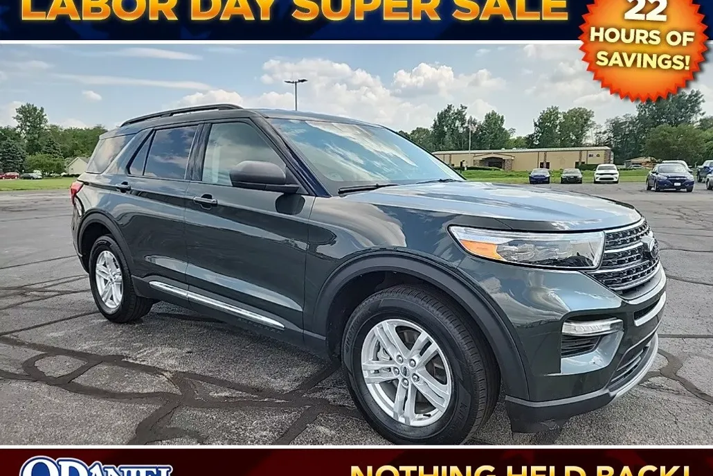 2022 Ford Explorer XLT photo 1