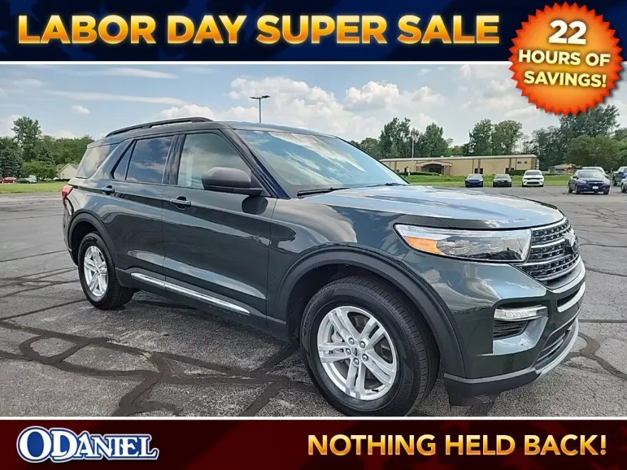 2022 Ford Explorer XLT photo 1