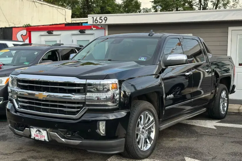 2017 Chevrolet Silverado High Country photo 1