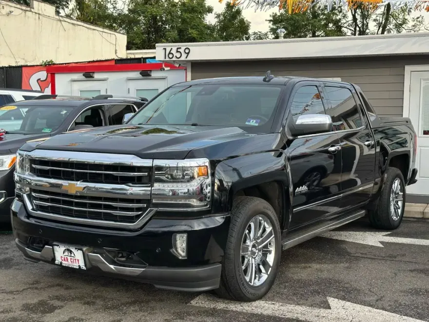 2017 Chevrolet Silverado High Country photo 1