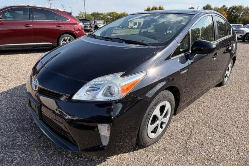 2015 Toyota Prius Four photo 1