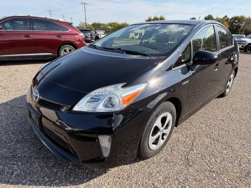 2015 Toyota Prius Four photo 1