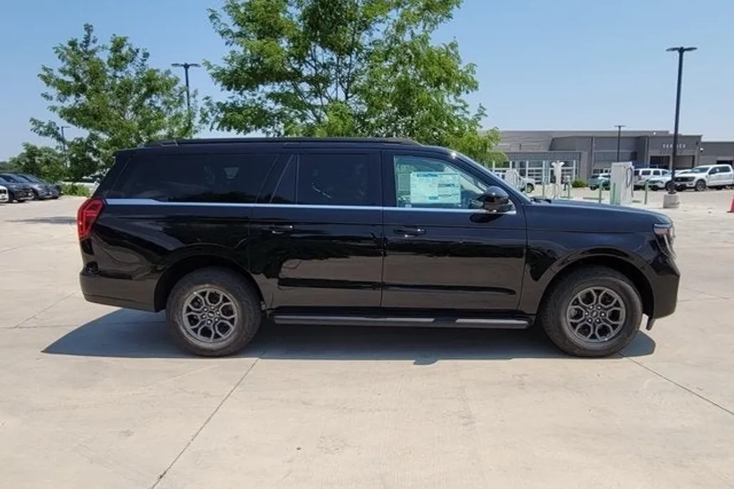 2025 Ford Expedition MAX photo 1