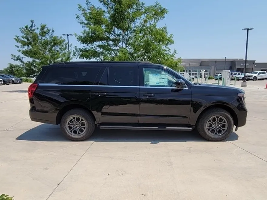 2025 Ford Expedition MAX photo 1