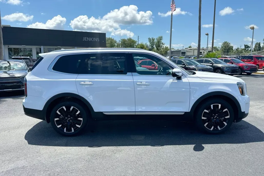 2024 Kia Telluride SX photo 1