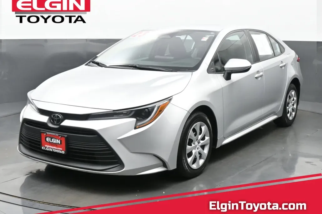 2023 Toyota Corolla LE photo 1
