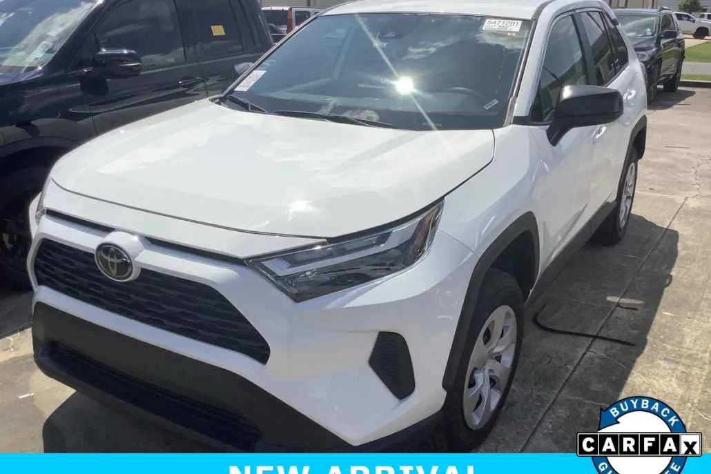 2024 Toyota RAV4 LE photo 1