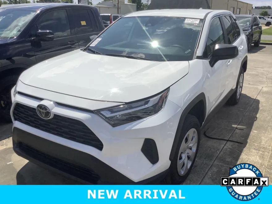 2024 Toyota RAV4 LE photo 1