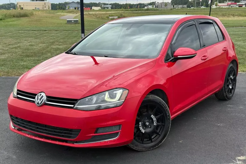 2015 Volkswagen Golf 1.8T TDI photo 1