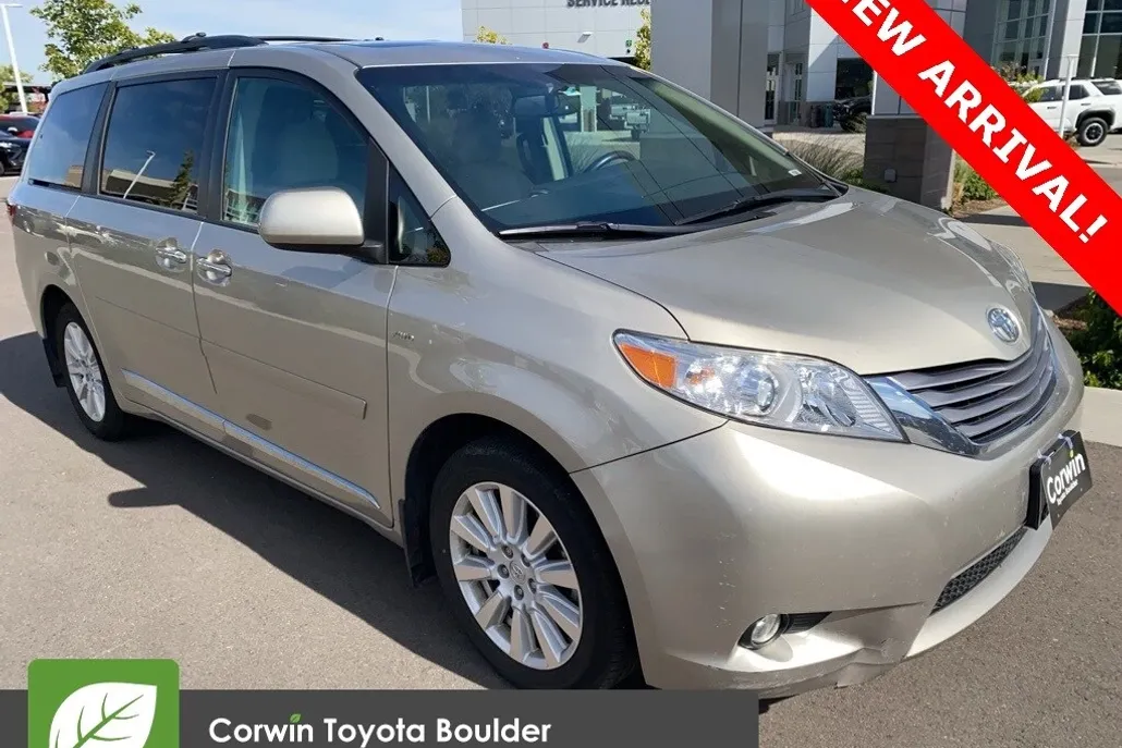 2017 Toyota Sienna XLE photo 1