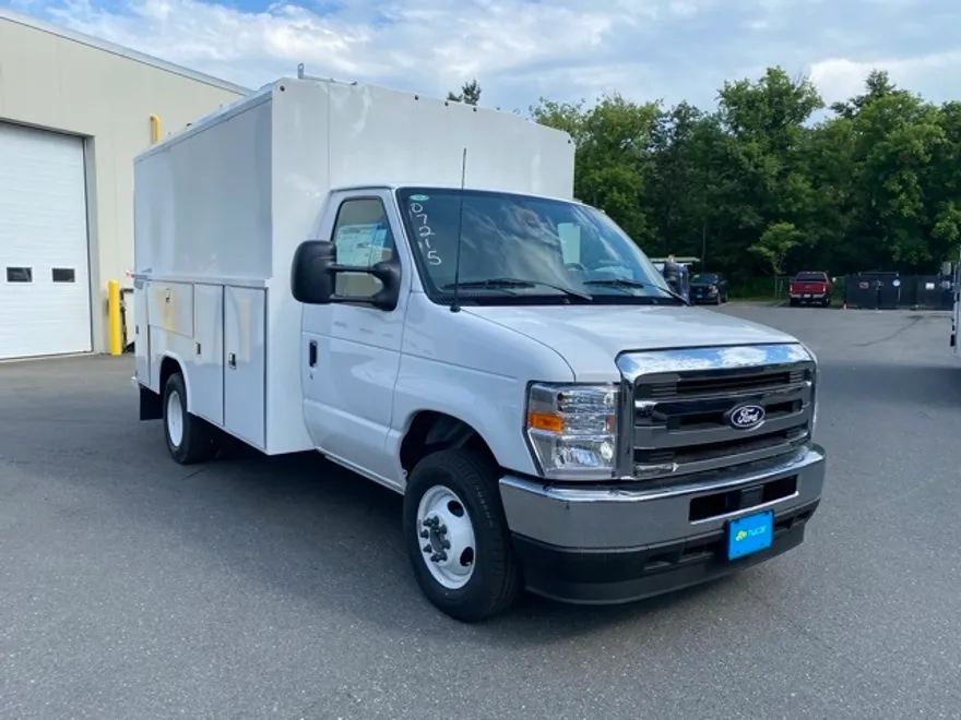 2026 Ford E-350 Base photo 1