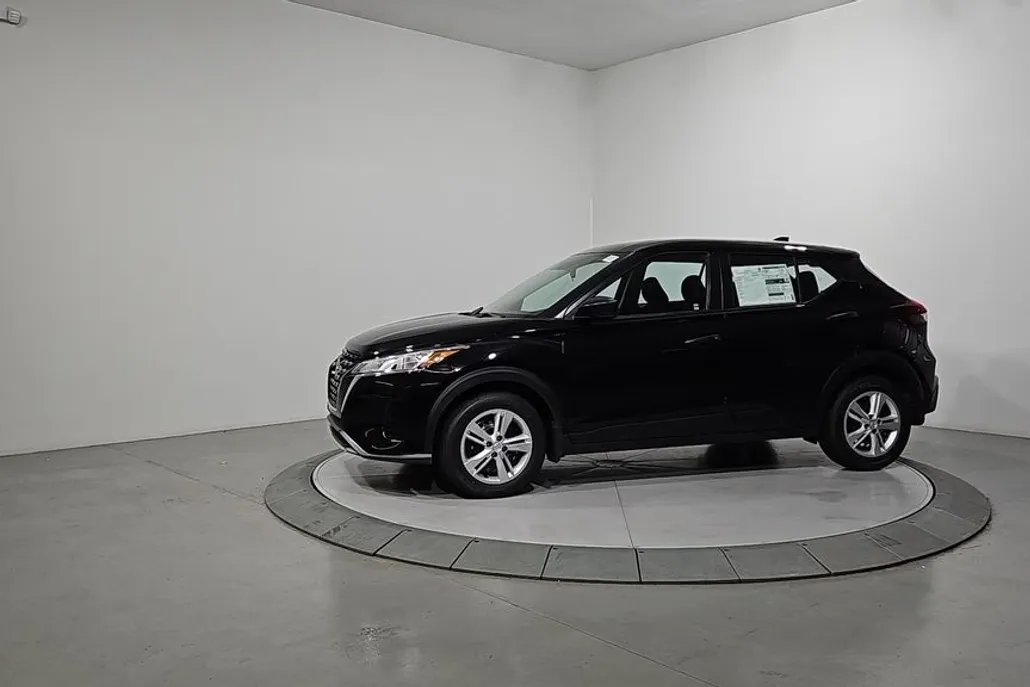 2025 Nissan Kicks Play S photo 1