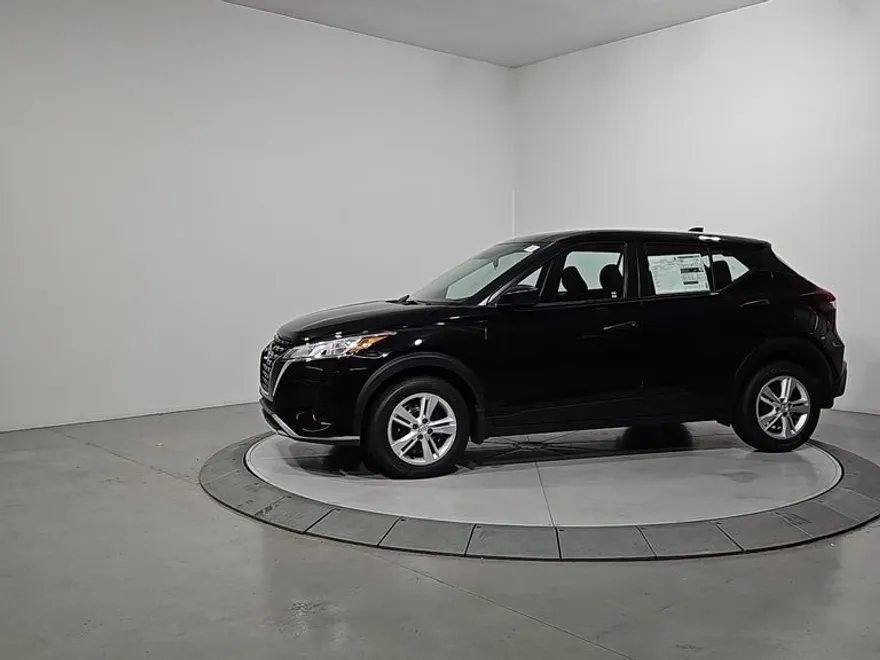 2025 Nissan Kicks Play S photo 1