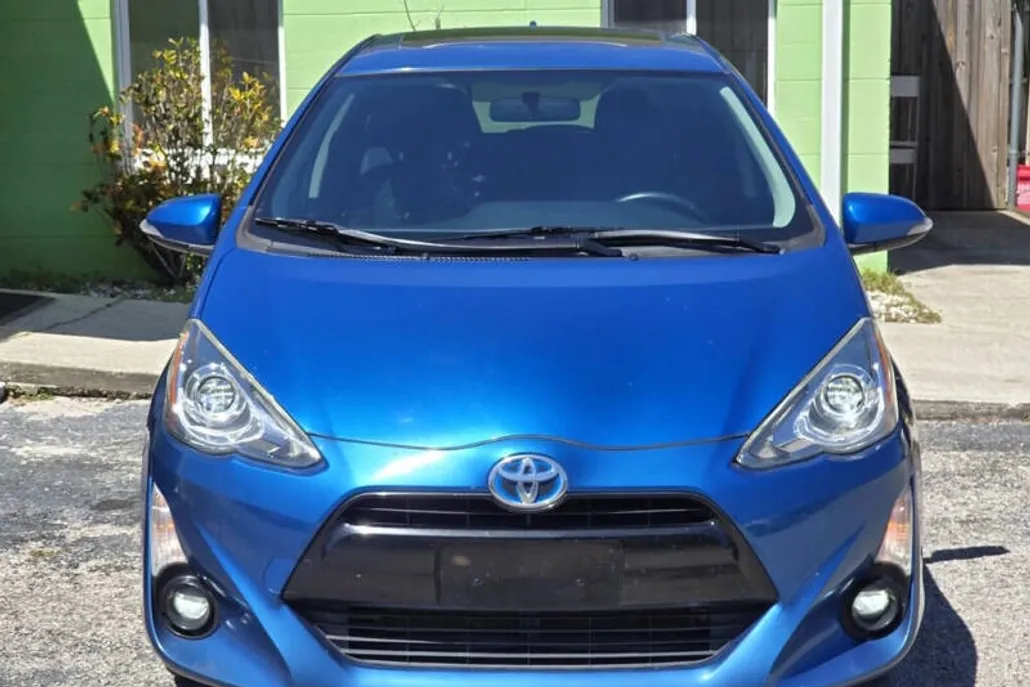 2015 Toyota Prius C photo 1