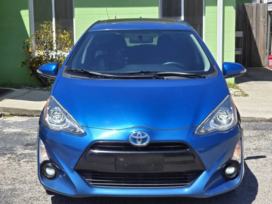 2015 Toyota Prius C photo 1