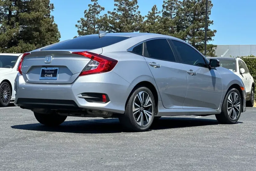2016 Honda Civic EX-L photo 1