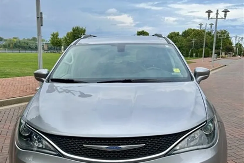 2018 Chrysler Pacifica Touring L photo 1