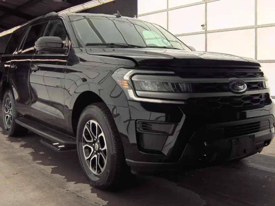 2022 Ford Expedition XLT photo 1
