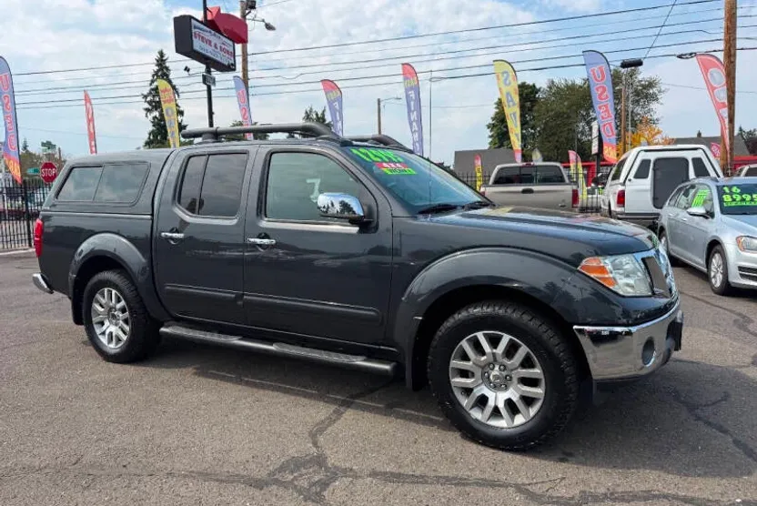 2011 Nissan Frontier SL photo 1