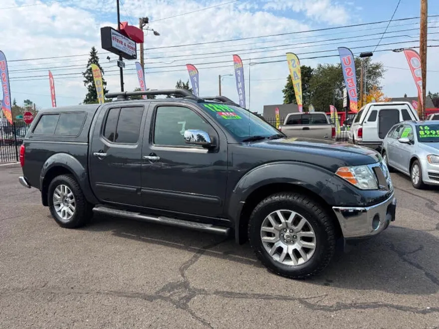 2011 Nissan Frontier SL photo 1