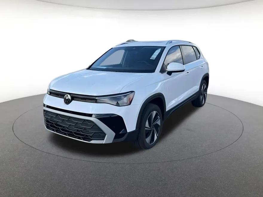 2025 Volkswagen Taos SE photo 1