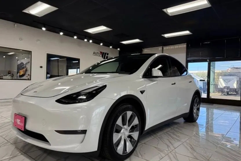 2023 Tesla Model Y Long Range photo 1