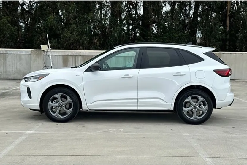2023 Ford Escape ST-Line photo 1
