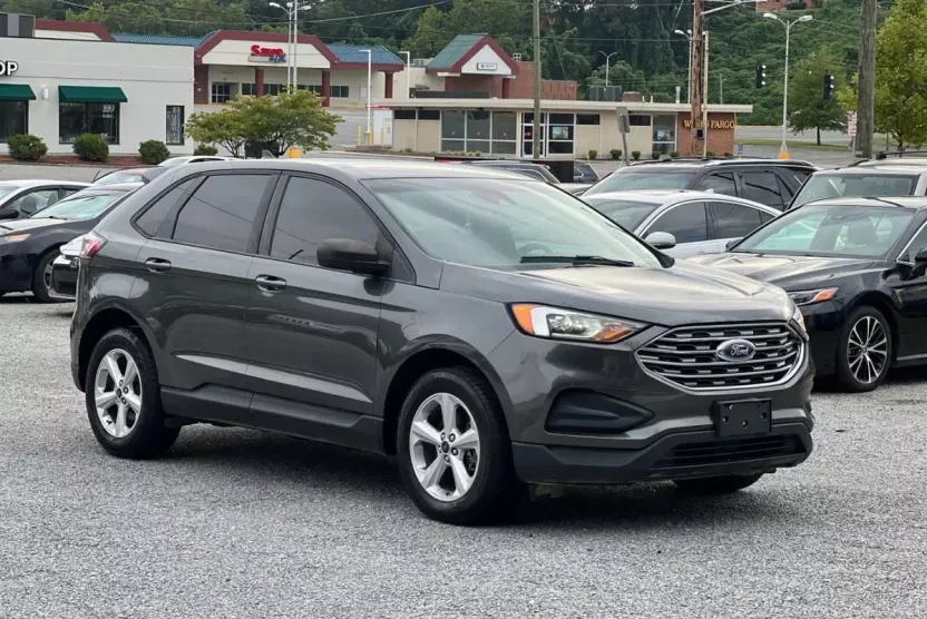 2019 Ford Edge SE photo 1