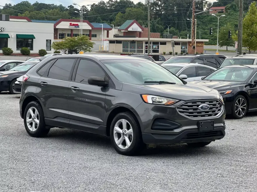 2019 Ford Edge SE photo 1
