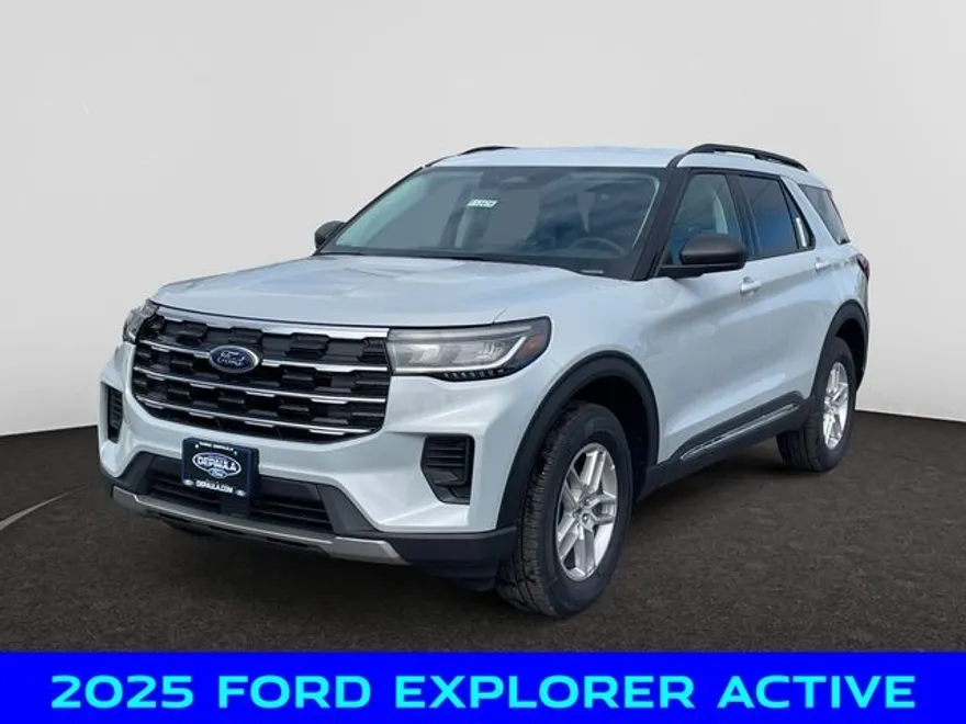 2025 Ford Explorer photo 1