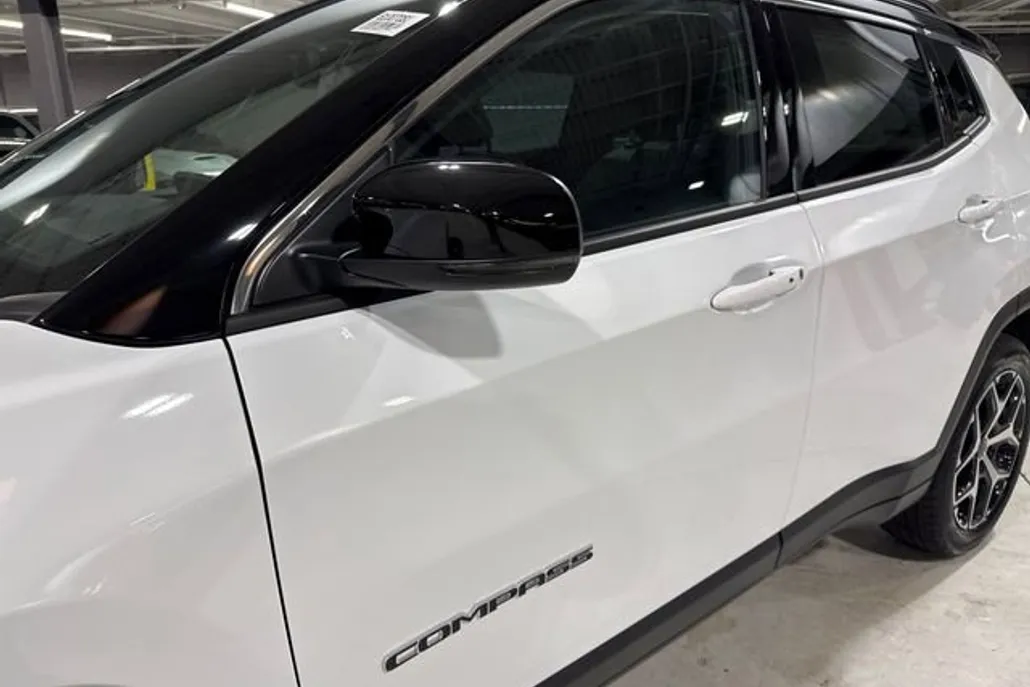 2025 Jeep Compass Limited photo 1