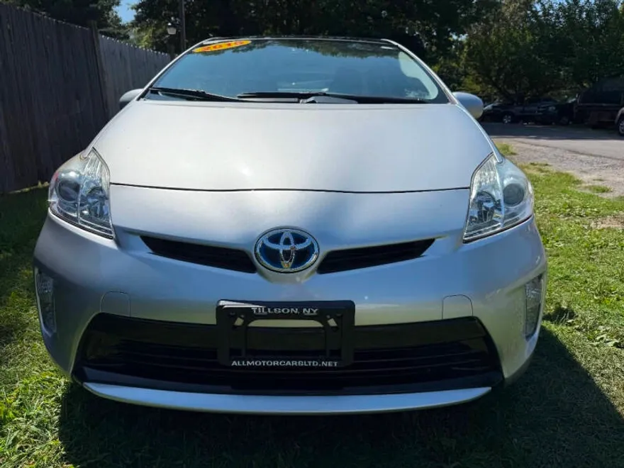 2015 Toyota Prius Four photo 1