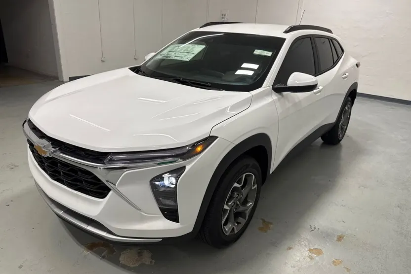 2026 Chevrolet Trax LT photo 1