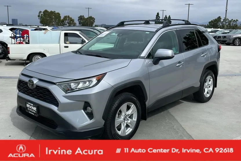 2020 Toyota RAV4 XLE photo 1