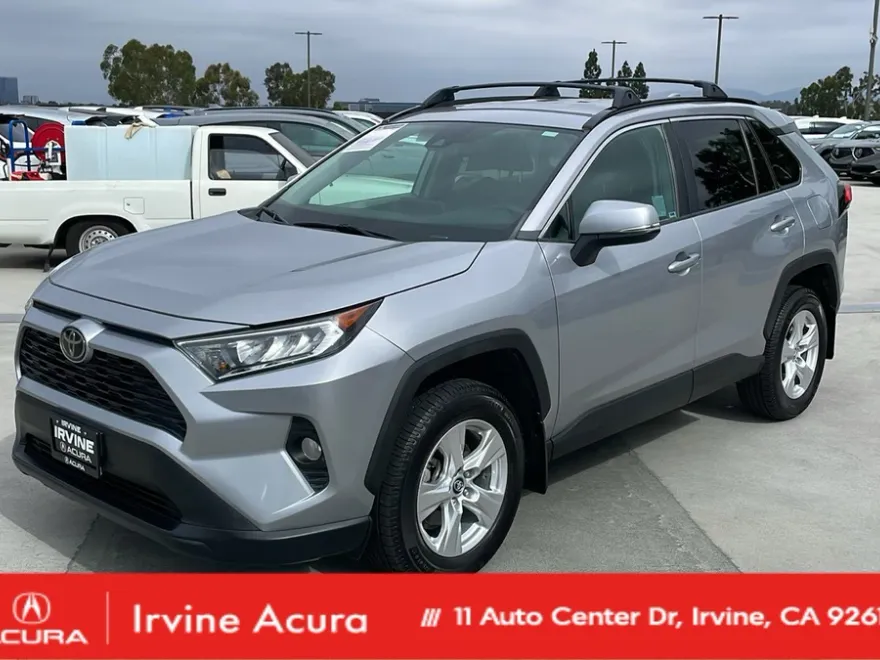 2020 Toyota RAV4 XLE photo 1